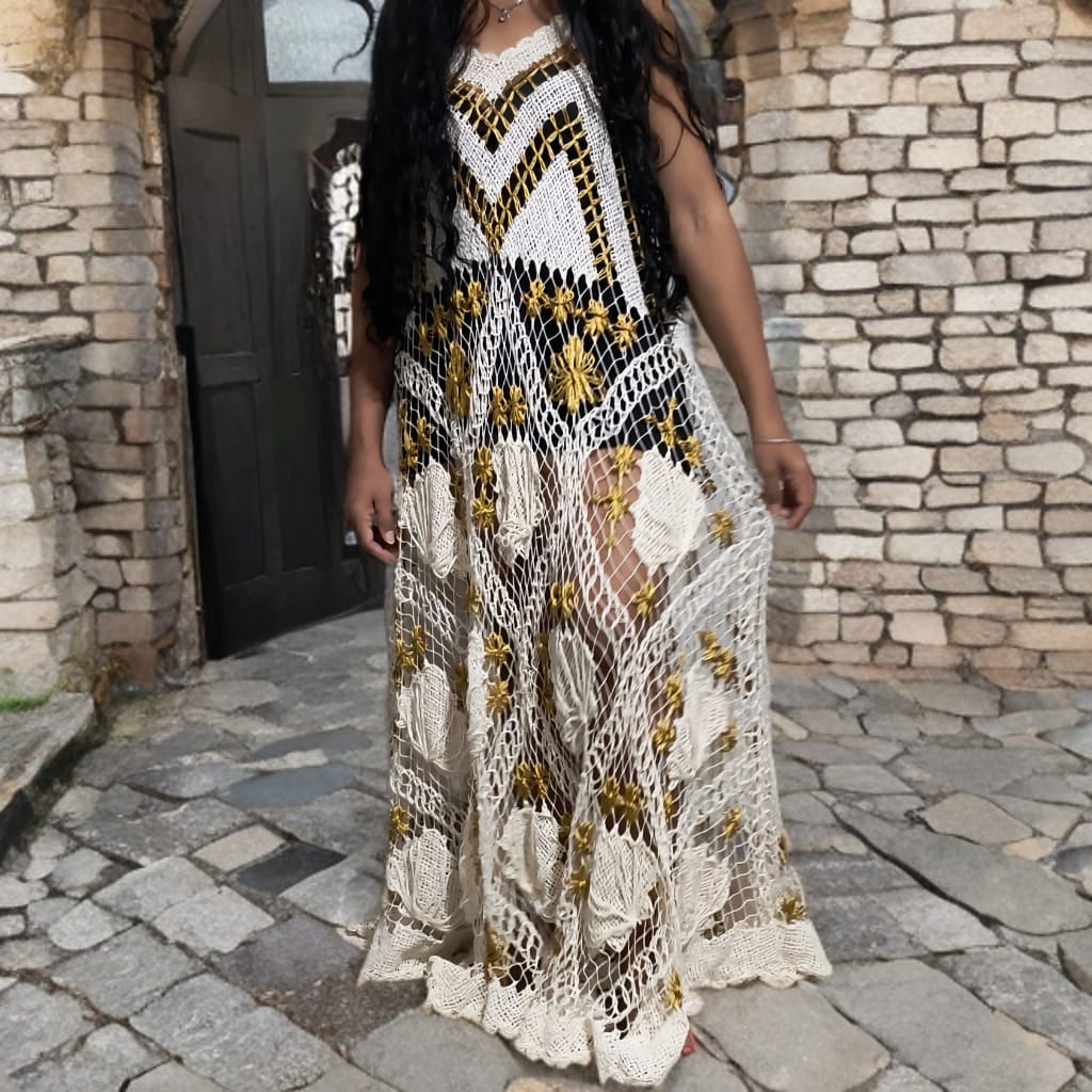 Vestido Off-White com Fio Dourado