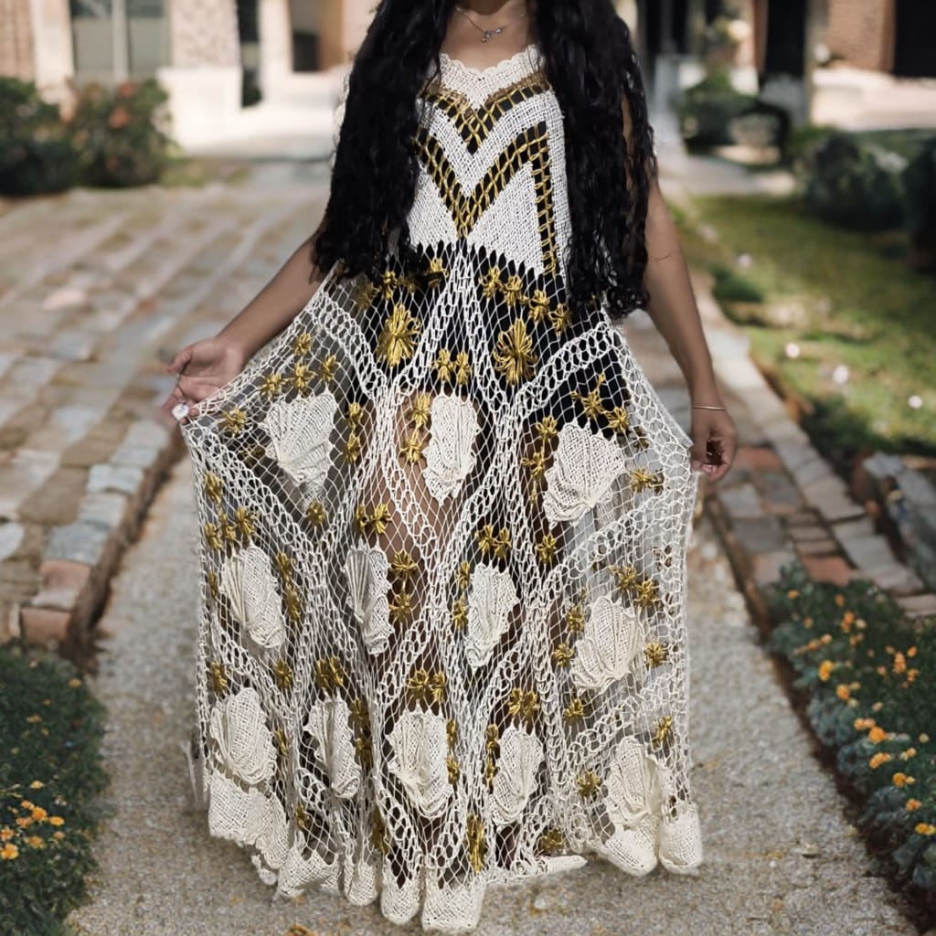 Vestido Off-White com Fio Dourado - Imagem 4